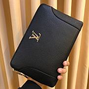 Louis Vuitton Men bag black - size 28x18x3cm - 4