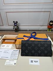 Louis Vuitton men wallet - size 19X10cm - 1