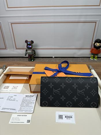 Louis Vuitton men wallet - size 19X10cm
