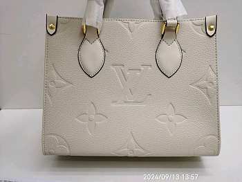 Louis Vuitton Onthego PM White Leather Bag size  25*19*11.5cm