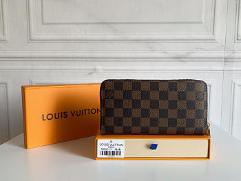 LV ZIPPY WALLET M60017