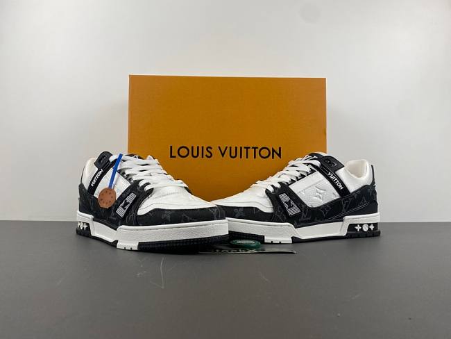 Louis Vui*ton trainer black and white - 1