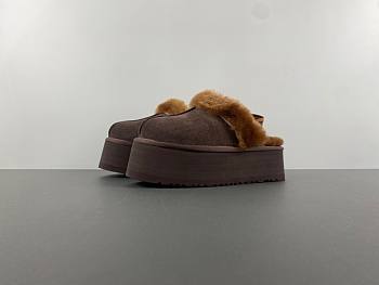 Uggs furry slide dark brown 