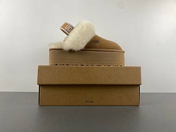 Uggs furry light brown