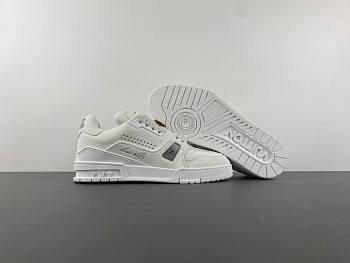 LV trainer all white leathe