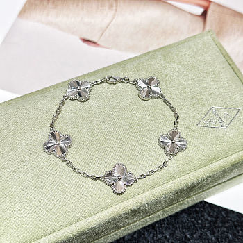 Van Cleef & Arpels Women's Natural Vintage Alhambra 18ct White-gold 5 Motifs Bracelet - VCARP9XE00 
