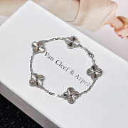 Van Cleef & Arpels Women's Natural Vintage Alhambra 18ct White-gold 5 Motifs Bracelet - VCARP9XE00  - 2