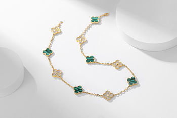 Van Cleef & Arpels Vintage Alhambra Necklace Gold Tone In Green 10 motifs
