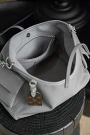 LV CarryAll Cargo Vibe PM - M12579 - Size 33.5 x 23 x 15 cm - 4
