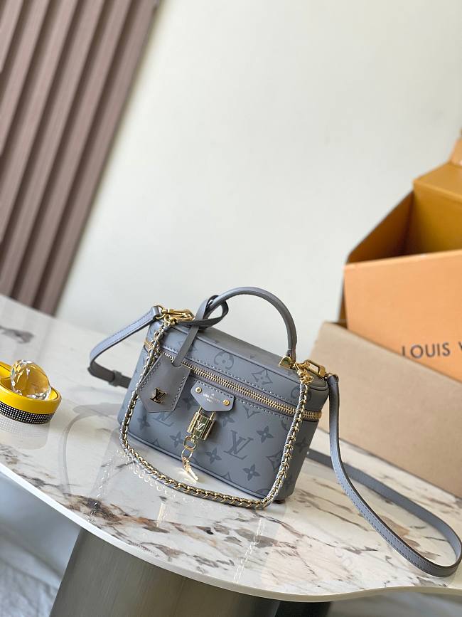 LV Vanity Chain Pouch Trianon Gray - M12427 - size: 19 x 11.5 x 6.5cm - 1