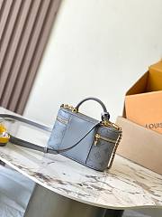 LV Vanity Chain Pouch Trianon Gray - M12427 - size: 19 x 11.5 x 6.5cm - 5