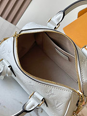 LV Speedy Bandoulière 20 White - M11276 - size: 20.5 x 13.5 x 12cm - 2