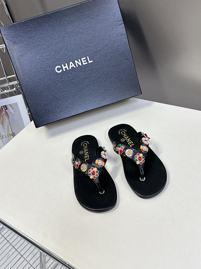 Chanel Thongs Lambskin & metal Black  - 1