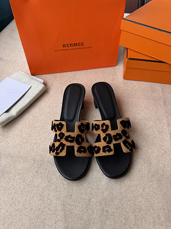 HERMÈS Oasis sandal Brun fumé/Noir