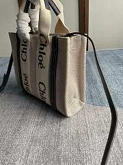 Chloé Small Woody tote bag in Beige - size 26.5 x 20 x 8cm - 5