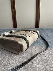 Chloé Small Woody tote bag in Beige - size 26.5 x 20 x 8cm - 4