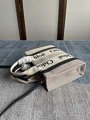 Chloé Small Woody tote bag in Beige - size 26.5 x 20 x 8cm - 3