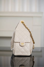 CHANEL 25 Small Handbag Beige - size: 30×26×14cm - 4