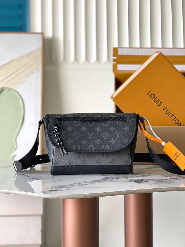 LV Pulse Messenger Bag Black - M12681 - Size: 26.6x17x11cm  - 1