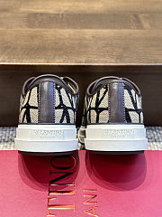 Valentino Garavani Toile Iconographe-print low-top sneakers - 2