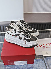 Valentino Garavani One Stud XL low-top sneakers - 4