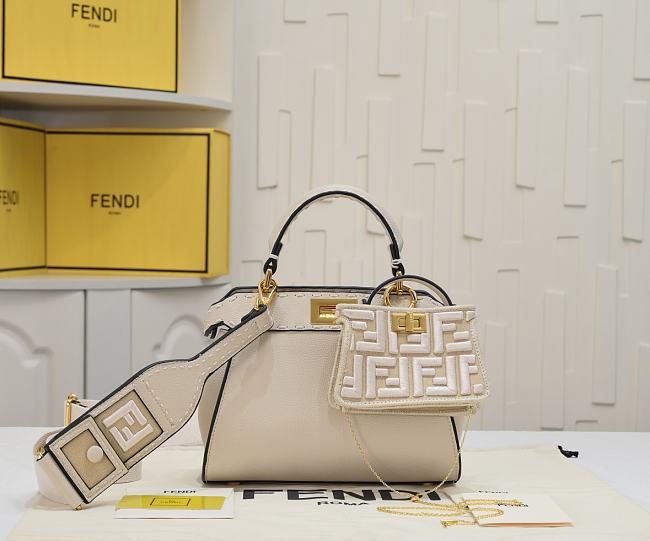 Fendi Peekaboo I See U medium handbag white - size: 23cm - 1