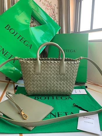 BOTTEGA VENETA Mini Cabat green - size: 22x6.5x15.5cm