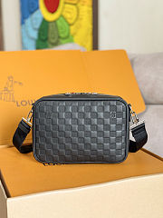 LV Sirius Messenger bag - size: 27 x 18 x 7cm - 2