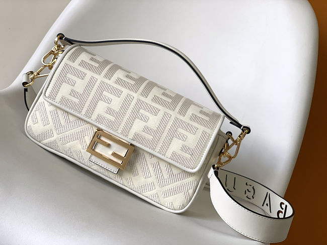 Fendi baguette bag White - Size:27x6x15cm - 1