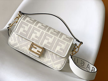 Fendi baguette bag White - Size:27x6x15cm