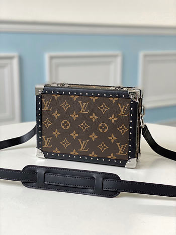 LV Men's bag Clutch Box - size: 24 x 16.5 x 8 cm