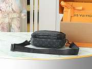 LV Alpha Messenger Men Bag - size: 24 x 16 x 8cm - 3