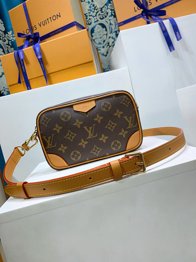 LV Trocadéro Wearable Wallet men Bag - size: 13 x 6.5 x 20cm - 1