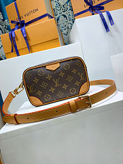 LV Trocadéro Wearable Wallet men Bag - size: 13 x 6.5 x 20cm - 1