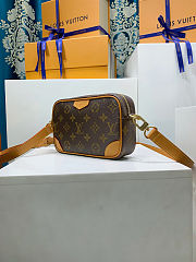 LV Trocadéro Wearable Wallet men Bag - size: 13 x 6.5 x 20cm - 2