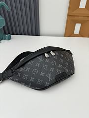 LV Discovery Bumbag PM - size: 44 x 15 x 9cm - 4