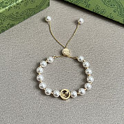 Gucci Interlocking pearl bracelet in light gold-toned brass - 5