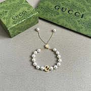 Gucci Interlocking pearl bracelet in light gold-toned brass - 4
