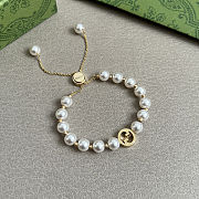 Gucci Interlocking pearl bracelet in light gold-toned brass - 3