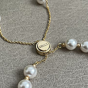 Gucci Interlocking pearl bracelet in light gold-toned brass - 2