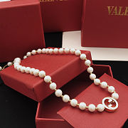 Gucci Interlocking pearl necklace in light gold-toned brass - 2
