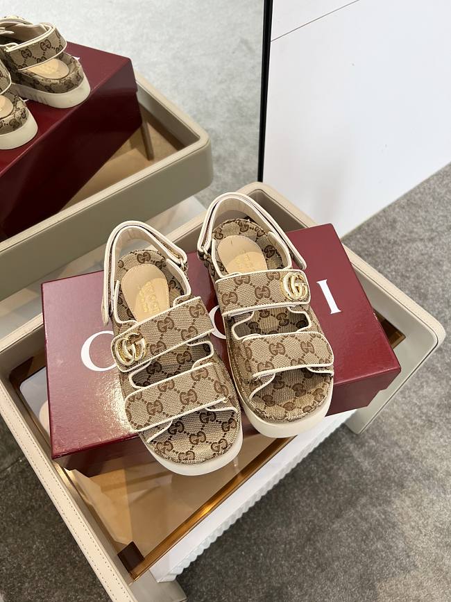 Gucci Women's sandal with Double G - 1