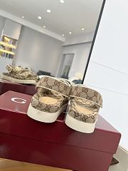 Gucci Women's sandal with Double G - 2
