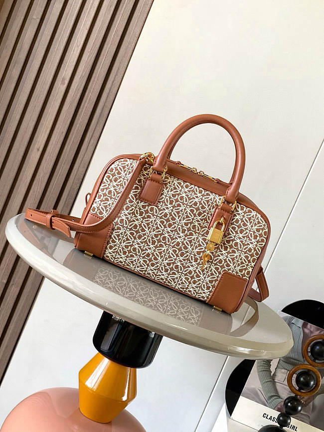 Loewe Amazona 23 Bag Brown Leather - size: 23x10x15cm - 1