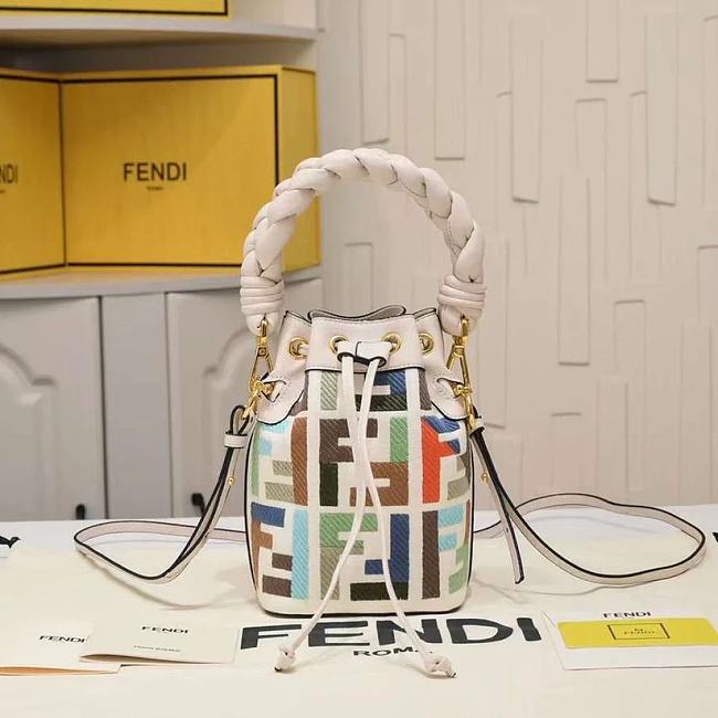 Fendi Super Premium Crossbody Bag, High-end Color Combination 12×18×10 cm - 1
