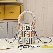 Fendi Super Premium Crossbody Bag, High-end Color Combination 12×18×10 cm - 1
