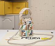 Fendi Super Premium Crossbody Bag, High-end Color Combination 12×18×10 cm - 5