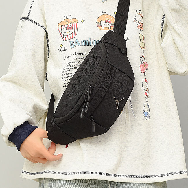 AIR JORDAN Sports crossbody bag with convenient phone holder black - 1