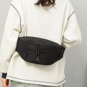 AIR JORDAN Sports crossbody bag with convenient phone holder black - 4