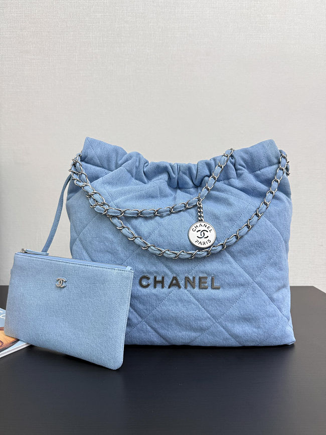 CHANEL 22 SMALL HANDBAG DENIM 39cm - 1